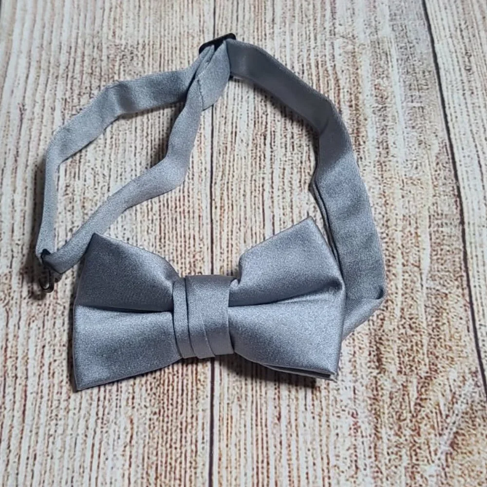 Satin Silk Pre-Tied Bow Tie - Silver - NEW